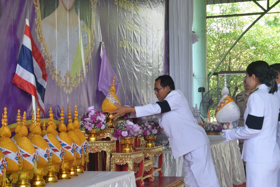 นายสมสี วงค์อินตา นายกเทศมนตรีตำบลป่าสังข์ พร้อมคณะบริหาร สมาชิกสภาเทศบาล ข้าราชการ พนักงานเจ้าหน้าที่ ร่วมพิธีเฉลิมพระเกียรติสมเด็จพระนางเจ้าสุทิดา พัชรสุธาพิมลลักษณ พระบรมราชินี...